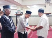 Bey Machmudin Tarawih di Masjid Mungsolkanas