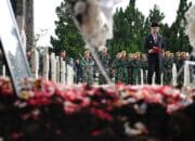 Bey Macmudin menjadi Irup Upacara Pemakaman Solihin GP