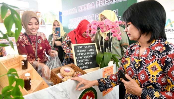 Dharma Wanita Persatuan Provinsi Jawa Barat Gelar Bazar Ramadan