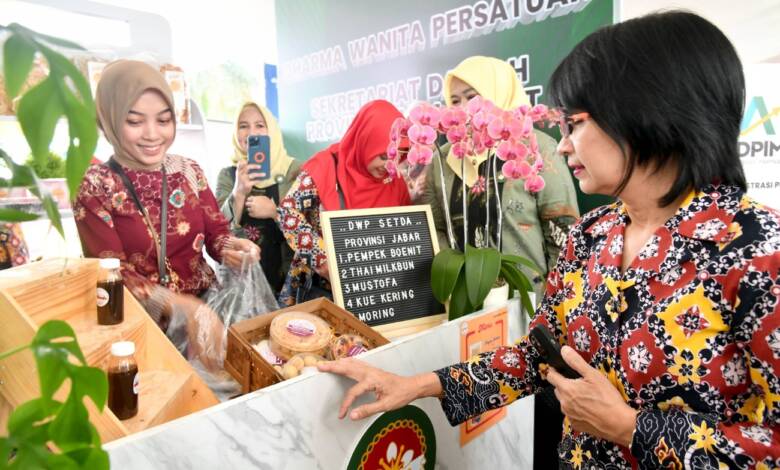 Dharma Wanita Persatuan Provinsi Jawa Barat Gelar Bazar Ramadan