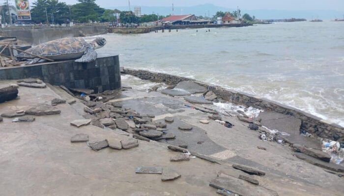 Evakuasi Warga Pesisir Pelabuhanratu Sukabumi Selesai