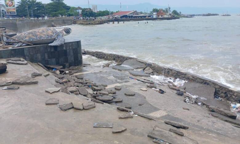 Evakuasi Warga Pesisir Pelabuhanratu Sukabumi Selesai