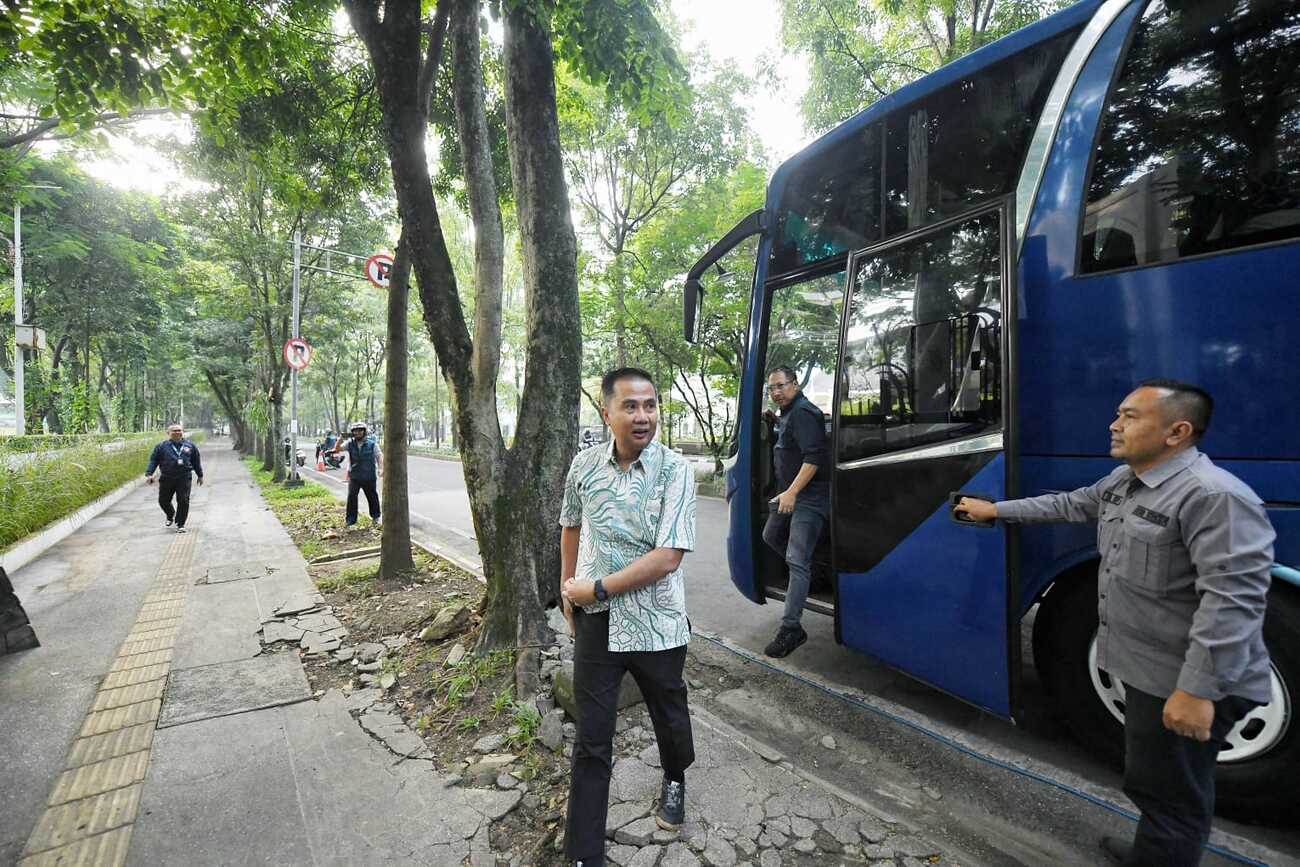 Friday Car Free, Penjabat Gubernur Jabar Naik Bus