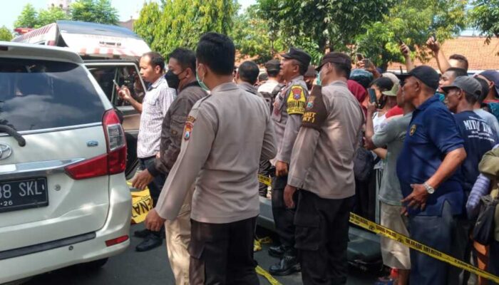 Mayat Pria Gegerkan Pengunjung Pasar Dalopo