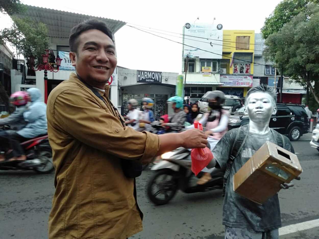 PWI dan IKWI Kabupaten Cianjur Berbagi Takjil