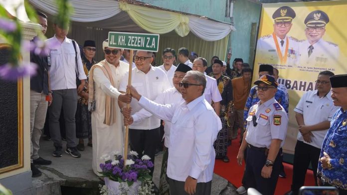 Bupati Marwan Resmi Mengganti Nama Ruas Jalan Nyangkokot-Perbawati Jadi KH Zezen Z.A