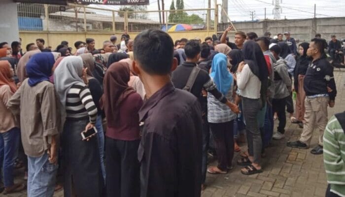 Gaji Dicicil dan THR Tak Dibayar, Ratusan Karyawan di Sukabumi Mogok Kerja