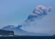 Gunung Ruang di Kabupaten Sitaro Kembali Erupsi