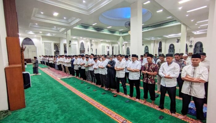 Herman Suryatman Mengikuti Tarawih Keliling