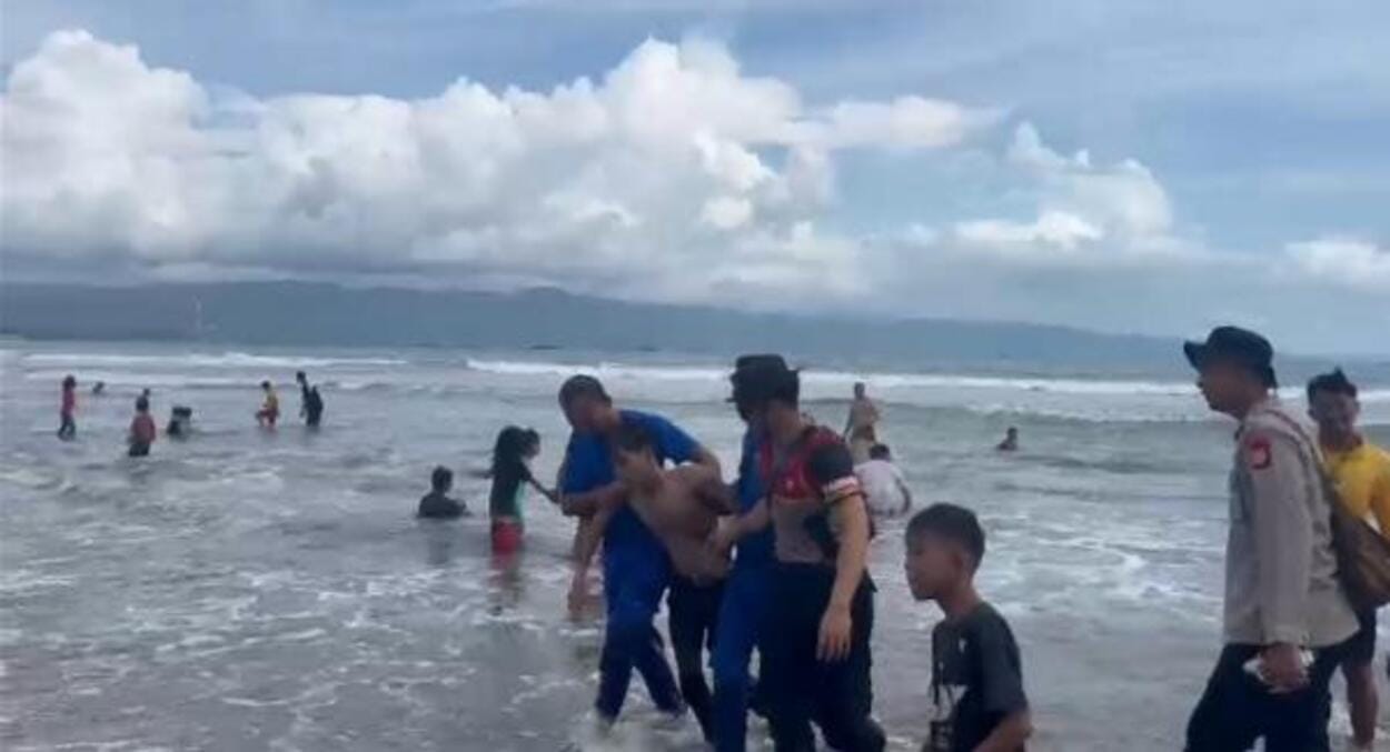 Liburan Idul Fitri 1445 H, Wisatawan Nyaris Terseret Ombak di Pantai Katapang Condong Palabuhanratu
