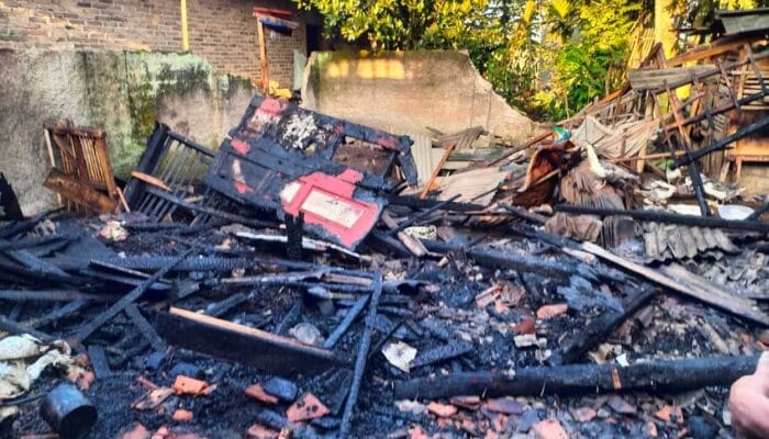 Rumah Nenek Cucu Mulyati di Cianjur Hangus Jadi Arang