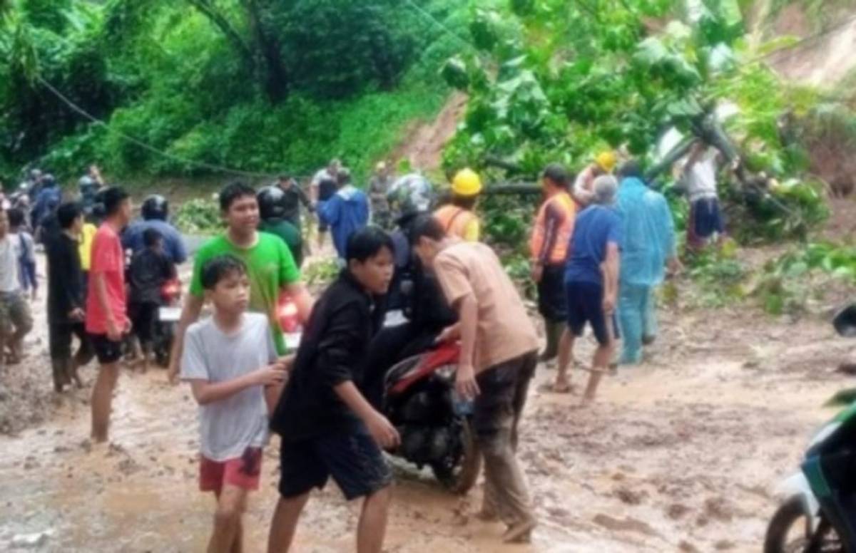 Seorang Pemotor Tertimpa Tanah Longsor di KBB