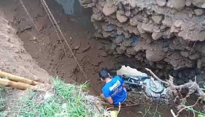 Trenggalek Diguyur Hujan, Pasutri Terperosok Tanah Amblas