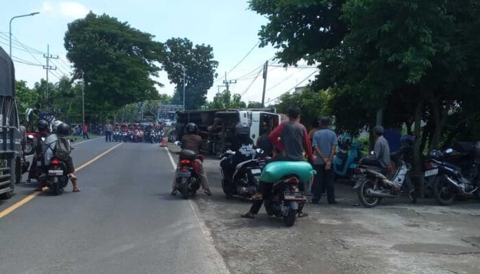 Truk Tronton Terguling di Jalur Madiun-Ngawi Jatim