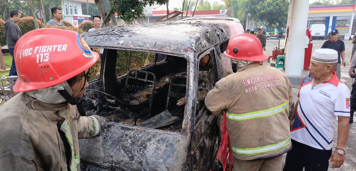 Usai Isi BBM, Mobil Angkot Hangus Terbakar di SPBU Sukabumi