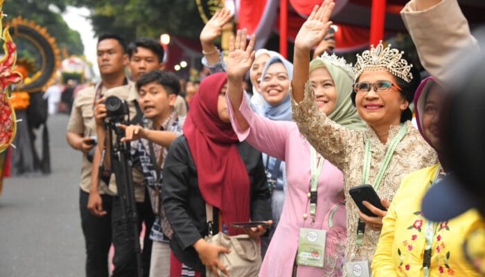 Amanda Soemedi Saksikan Parade Kriya dan Budaya