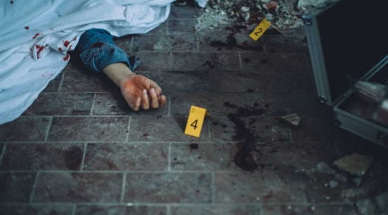 Anak Angkat Bunuh Ayah dan Perkosa Ibu