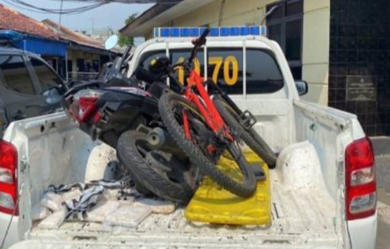 Angkot Seruduk Sepeda Motor, 1 Orang Tewas di TKP