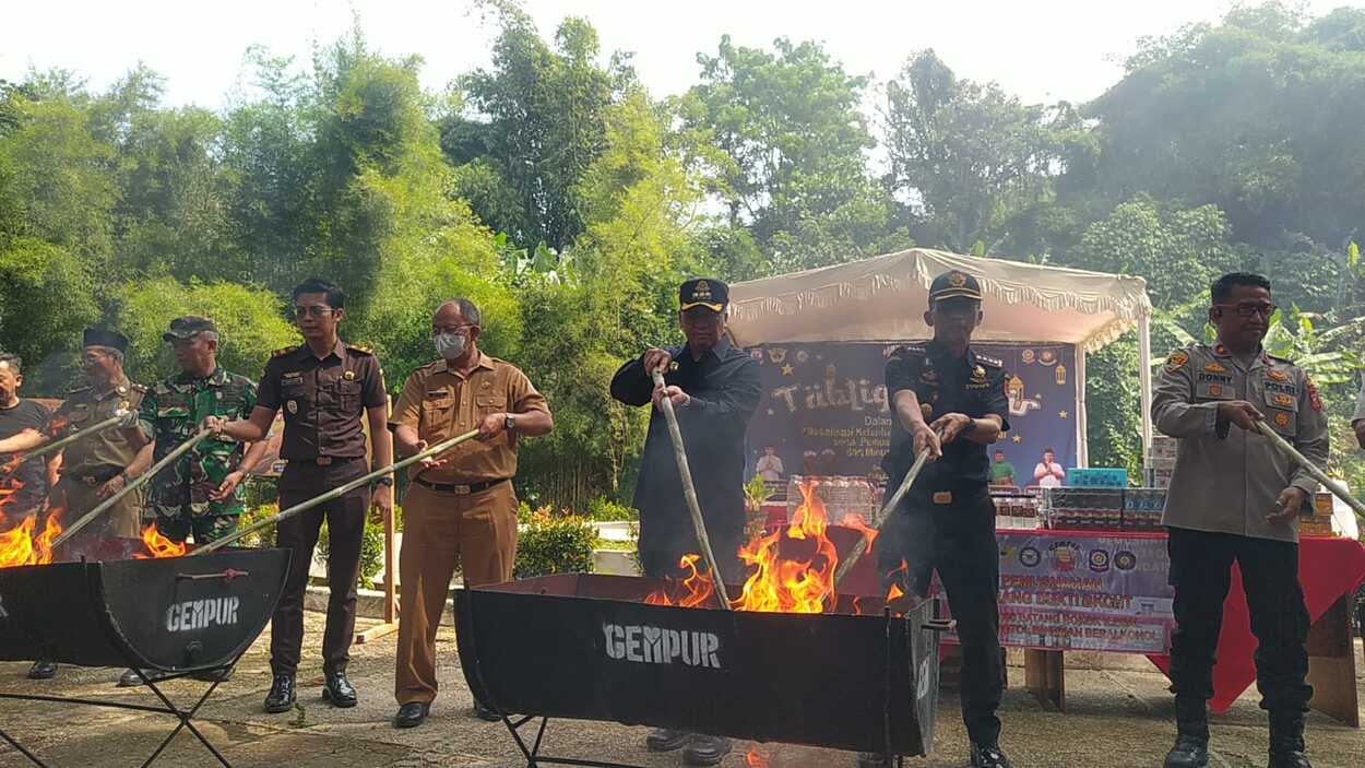 Dicky Saromi Tegaskan Berantas Rokok Ilegal di Cimahi