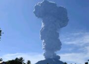 Erupsi Gunung Ibu Keluarkan Material Vulkanik 5.000 Meter