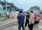 Gudang Limbah di Purwasari Karawang Kebakaran