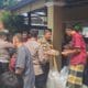 Jumat Berbagi, Polisi Bagikan Nasi Kotak kepada Warga Nanggeleng Kota Sukabumi