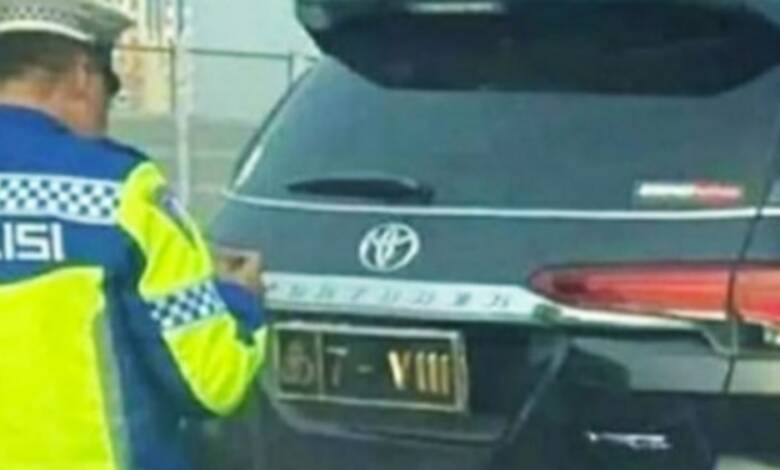 Mobil Dinas PJU Polda Jabar Tabrakan di Tol MBZ