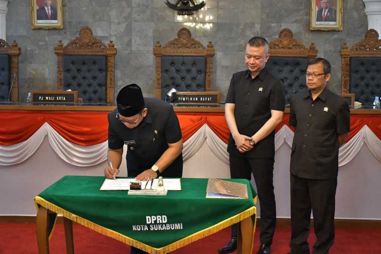 PJ Wali Kota Sukabumi Hadiri Paripurna DPRD, Bahas Dua Raperda Penting