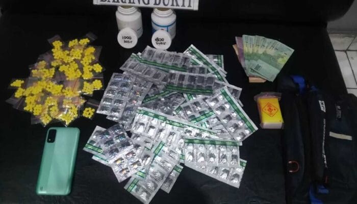 Seorang Ibu Rumah Tangga Diamankan Lantaran Jual Eximer & Tramadol