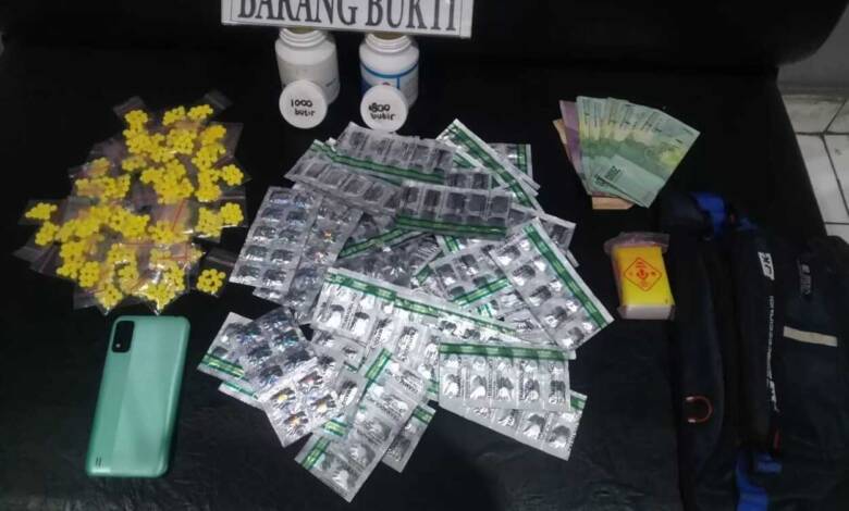 Seorang Ibu Rumah Tangga Diamankan Lantaran Jual Eximer & Tramadol