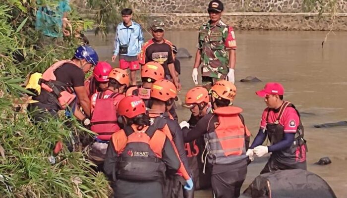 Tim SAR Akhirnya Temukan Jasad Bocah Terseret Arus di Sungai Citatih Sukabumi