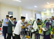 Bupati Bandung Lepas Calon Jemaah Haji Kloter 26