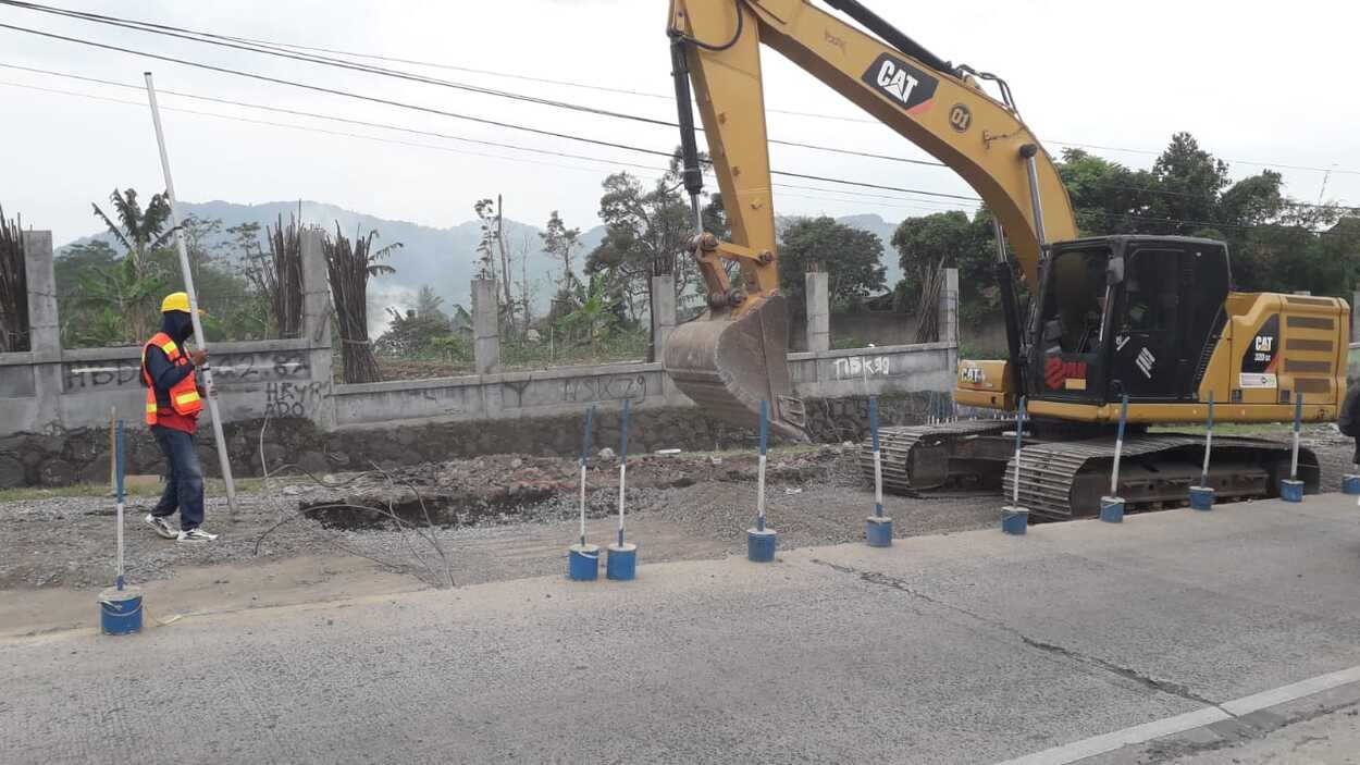 Jalan Nasional Sukabumi-Cianjur Dicor, Pengendara Agar Lalui Jalur Alternatif Ini