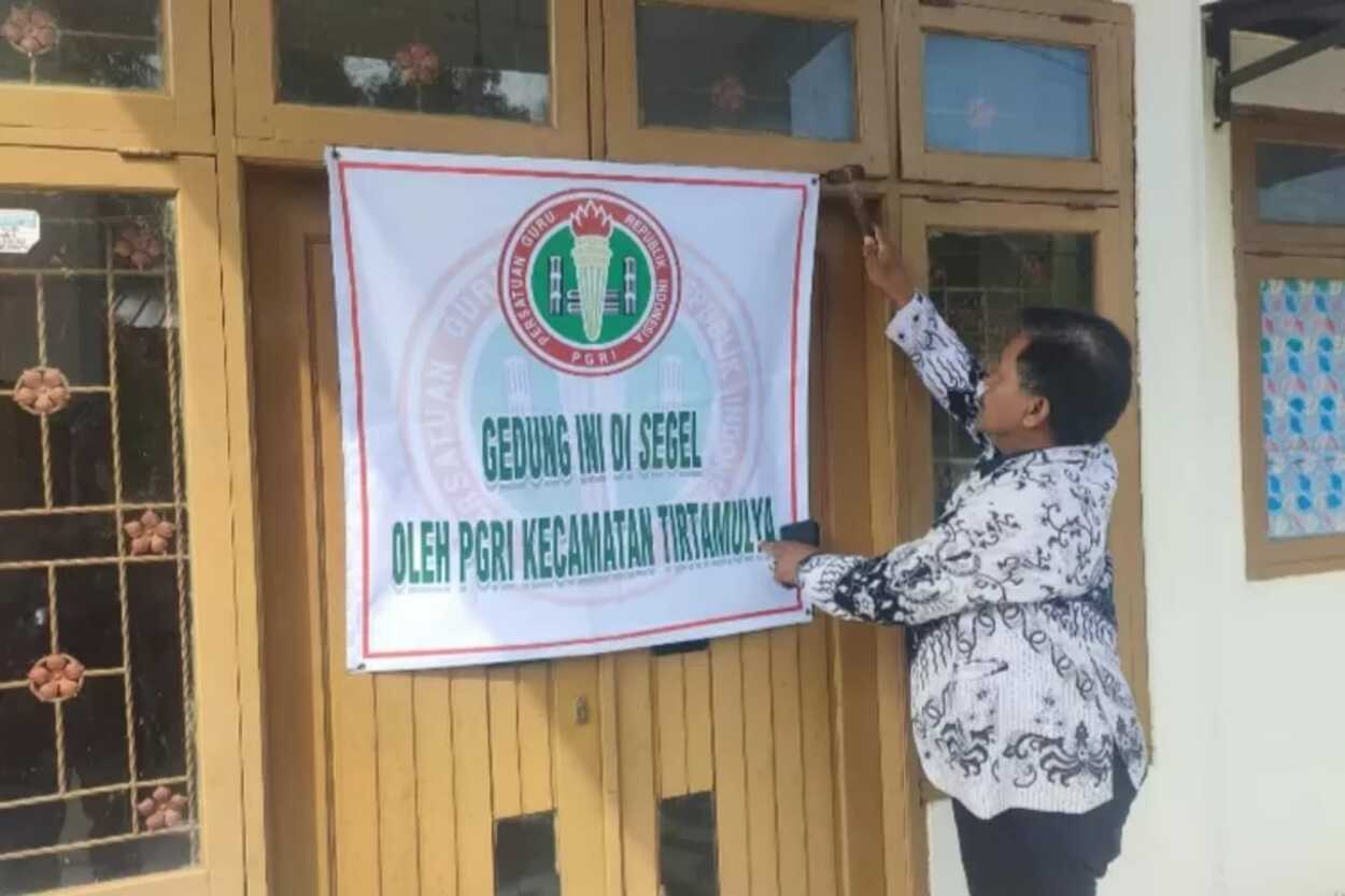 Kantor Korwilcambidik Tirtamulya di Karawang Disegel