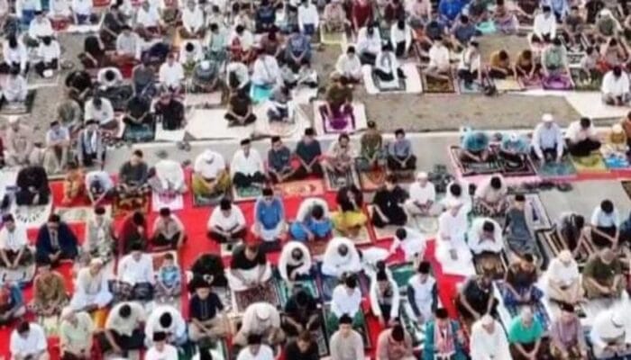 Pemkab Karawang Salat Iduladha1445 H di Lapang Karang Pawitan