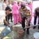 Polres Sukabumi Distribusikan 6000 Liter Air Bersih Bagi Warga Kampung Sumur Bandung