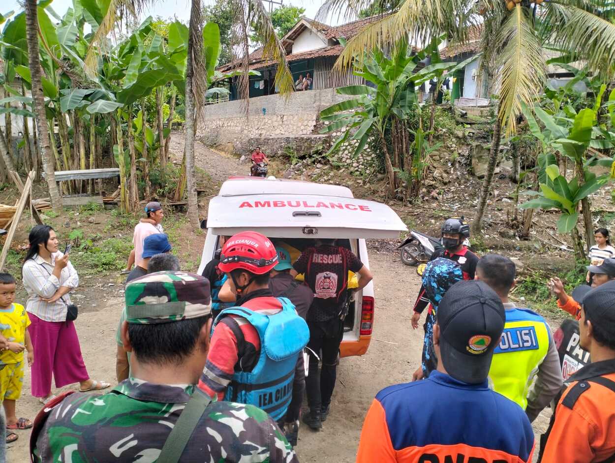 Pria Coba Bunuh Diri dari Jembatan Sungai Citarum
