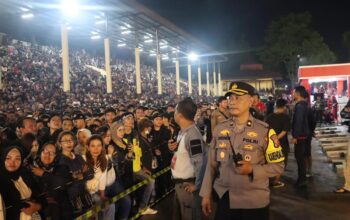 Puluhan Ribu Fans Oi Padati Setukpa, Polres Sukabumi Kota Berhasil Amankan Konser Musik Iwan Fals