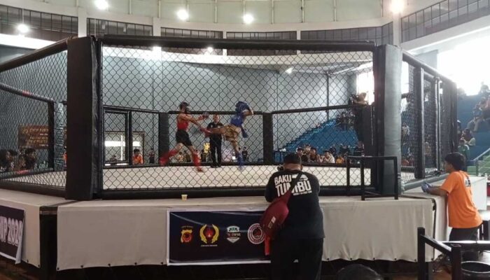 Ratusan Penonton Memadati GOR Merdeka Kota Sukabumi, Nonton MMA Kapolres CUP 2024