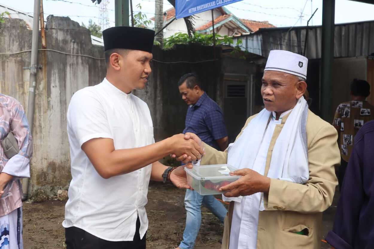 Sembelih 27 Ekor Kambing & 6 Ekor Sapi, Polres Sukabumi Kota Distribusikan Ribuan Kantong Daging Kurban