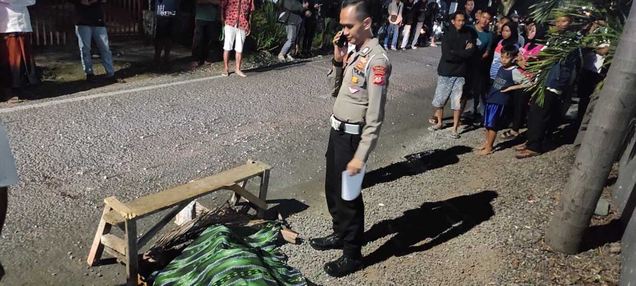 Seorang Pemuda di Cianjur Tewas saat Main HP di Motor