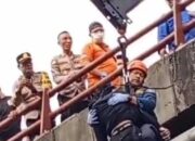 Sesosok Mayat Menggantung di Flyover Cimindi Cimahi