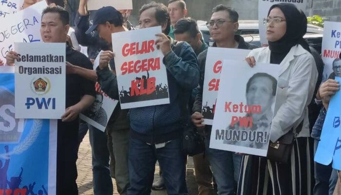 Puluhan Anggota PWI Se-Bandung Raya Desak Gelar KLB & Ketum Hendry Ch. Bangun Mundur