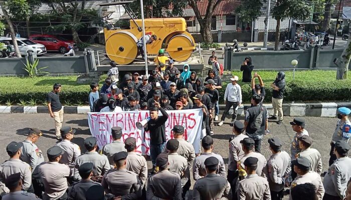 Puluhan Warga Cemerlang Kota Sukabumi, Geruduk Kantor UPTD BMPR Provinsi Jawa Barat