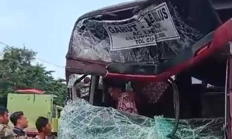 Tabrakan Beruntun di Tol Cipularang Libatkan 10 Kendaraan