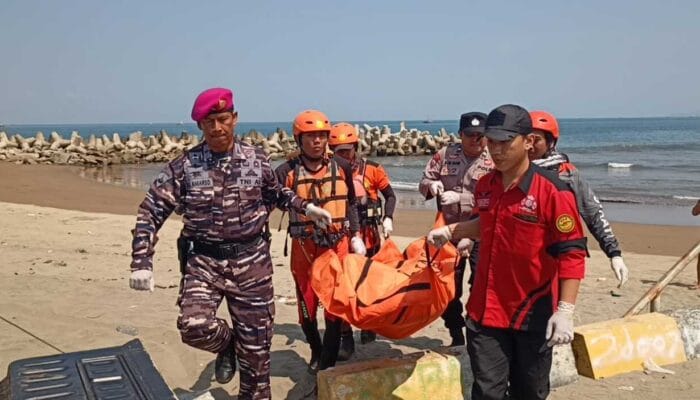 Tim SAR Temukan Jasad Korban Tenggelam di Pantai Kapitol Sukabumi