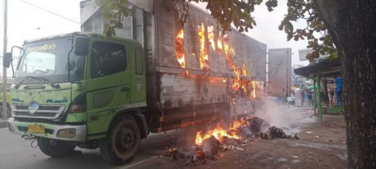 Truk Kontainer di Karawang Terbakar, Ini Penyebabnya