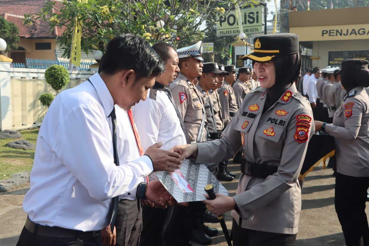 42 Personil Polri & ASN Berprestasi Diganjar Penghargaan Kapolres Sukabumi Kota