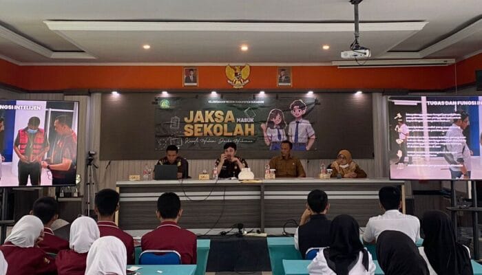 Cegah Praktik Judi Online, Kejari Kabupaten Sukabumi Getol Berikan Penyuluhan Hukum Siswa SMK 1 Cibadak