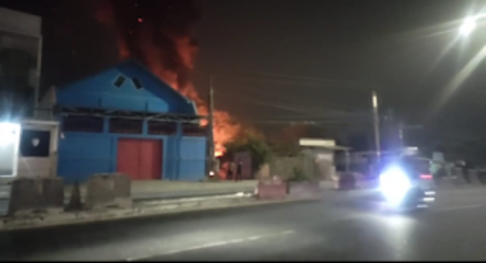 Gudang Limbah di Klari Karawang Kebakaran